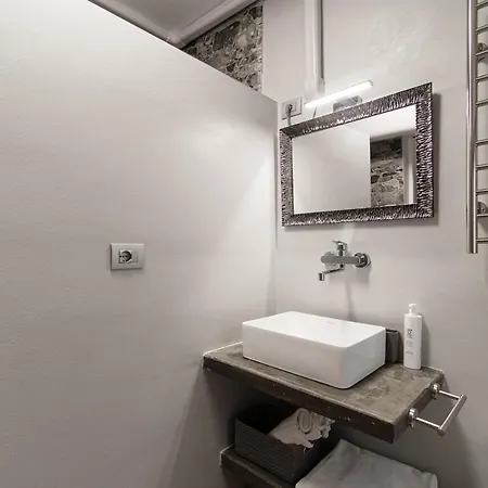 Corner - By Myhomeincomo * Carate Urio