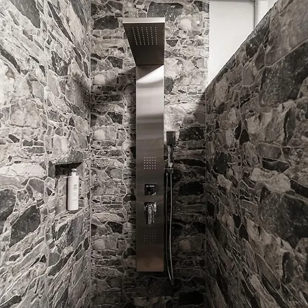 Corner - By Myhomeincomo * Carate Urio